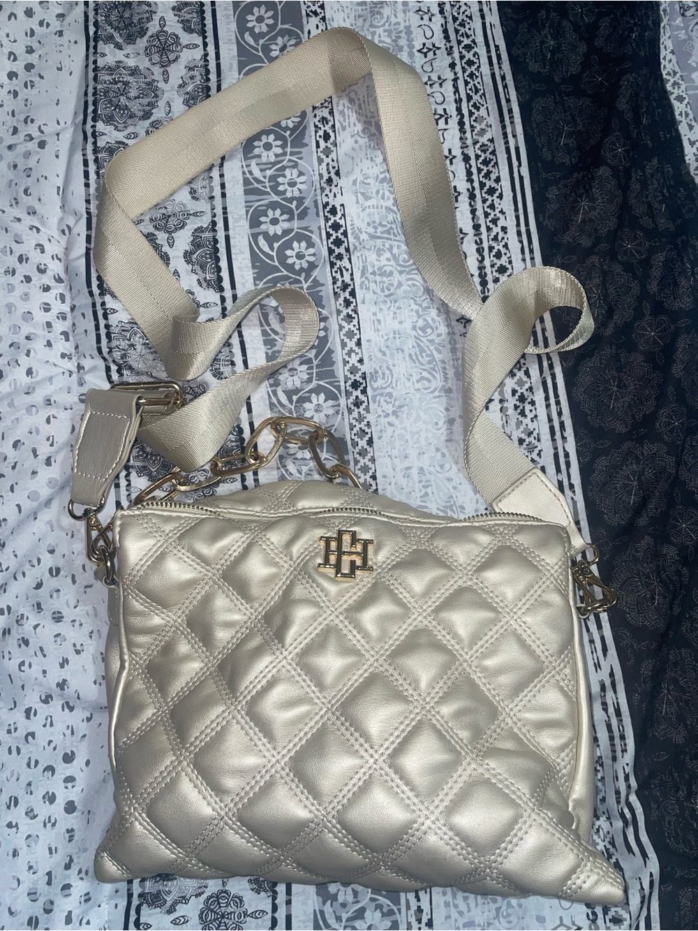 Quilted Metallic Crossbody Bag with Adjustable Strap - Gold